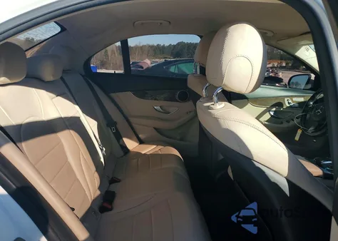 2016 Mercedes-Benz C 300 из США, поврежденный, VIN 55SWF4JB3GU170721